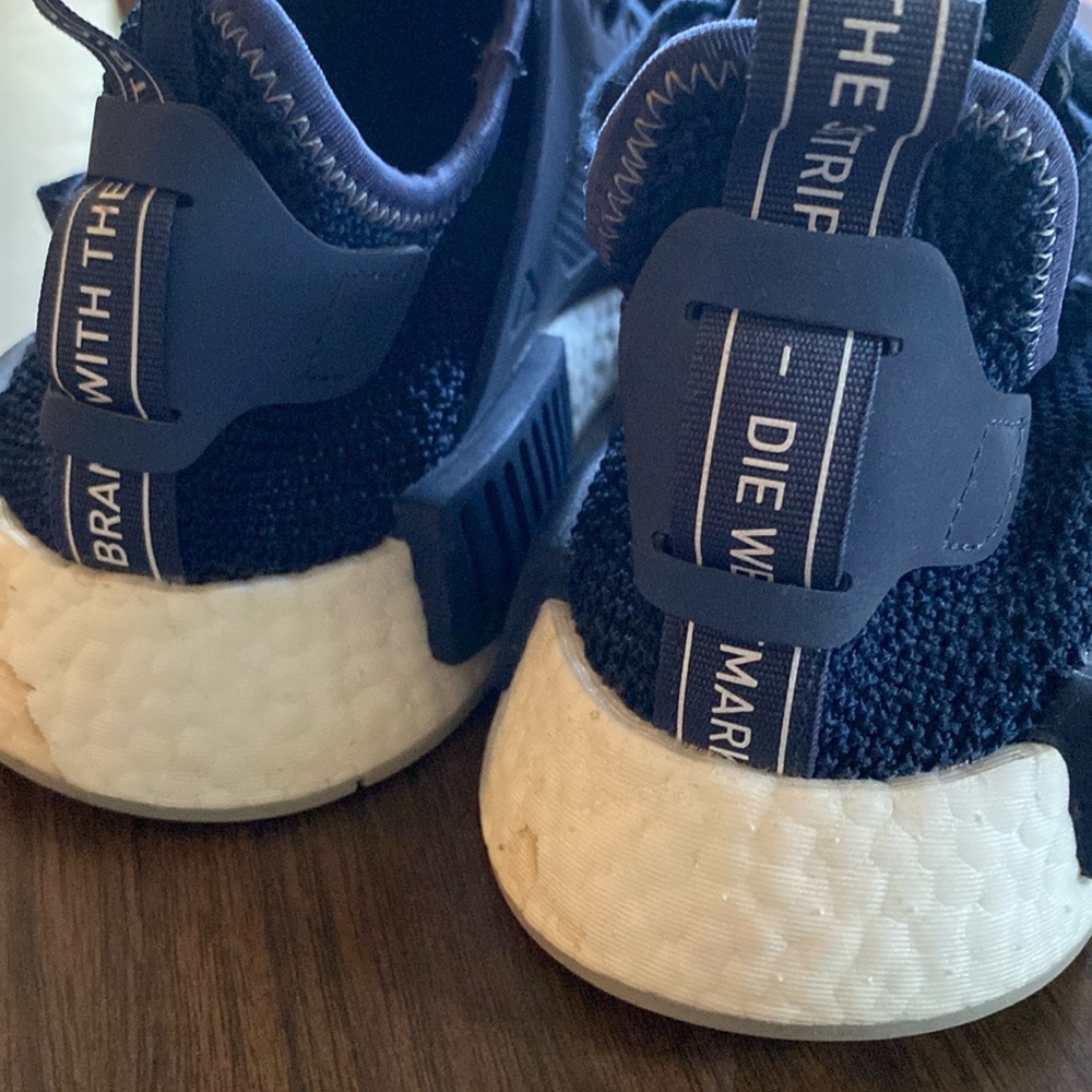 Adidas women's Die Weltmarke Mit den 3 streifen size 8.5 in navy and white.
